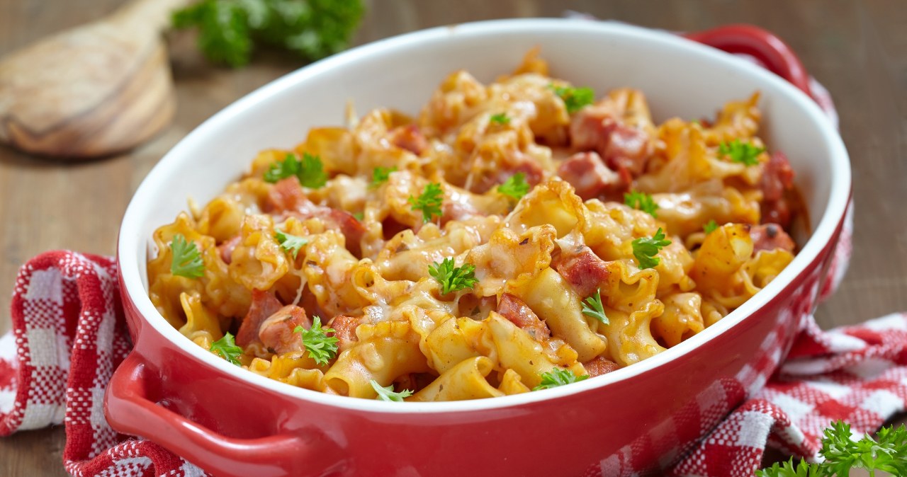 Pasta casserole with a double portion of meat. A filling dinner for the whole family