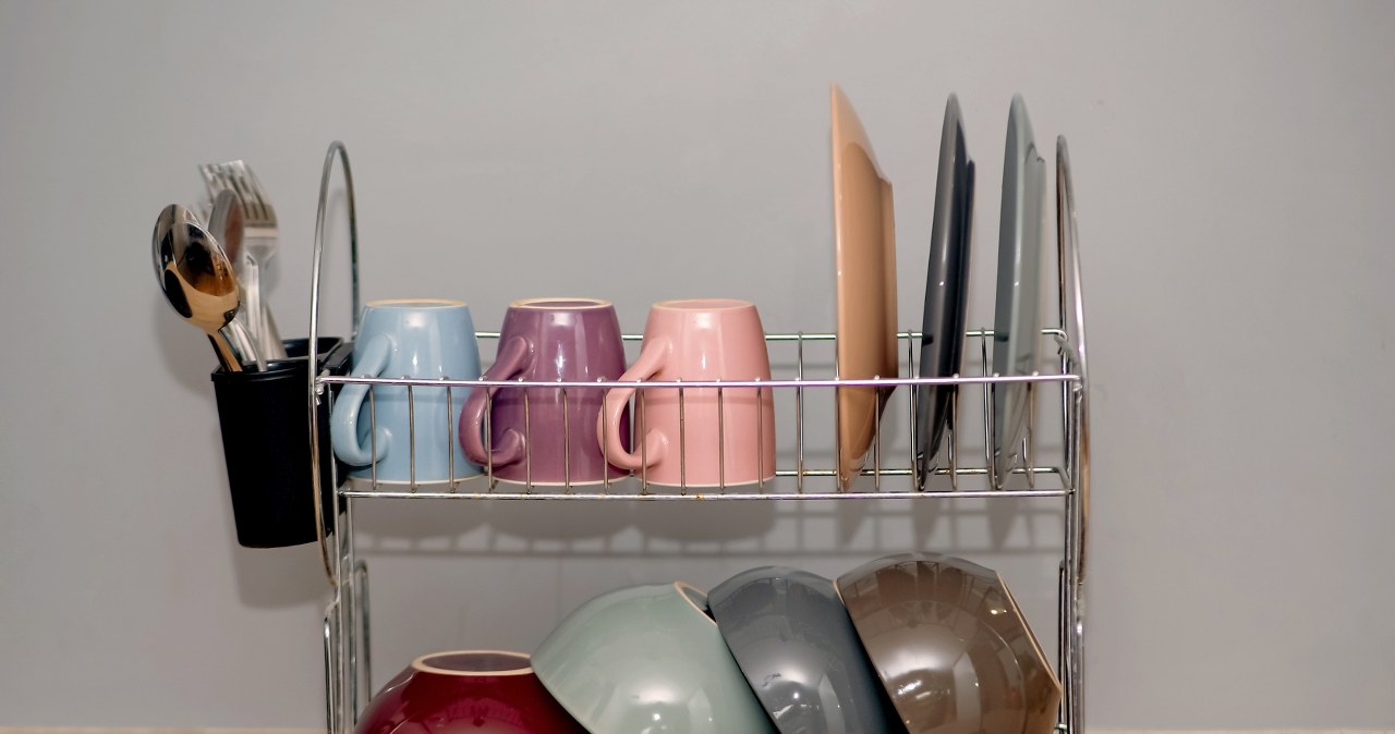 Mix and place on a dish drying rack. Rust and scale will come off in an instant