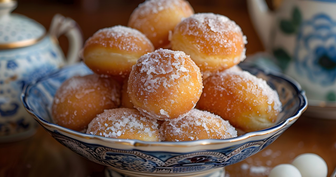 Mini donuts for Fat Thursday. They will disappear from the table in the blink of an eye