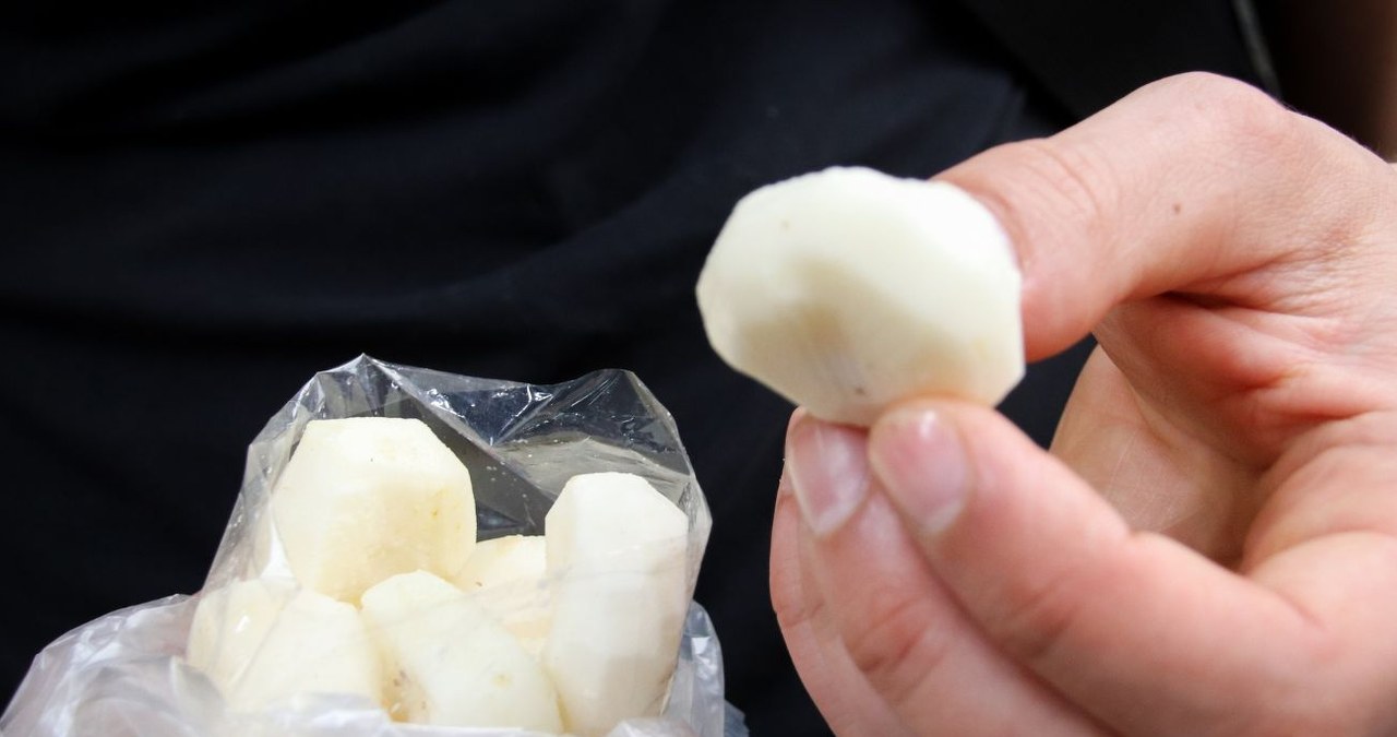 Instead of sweets, add crunch to salads. They act as a protective shield for the brain and liver