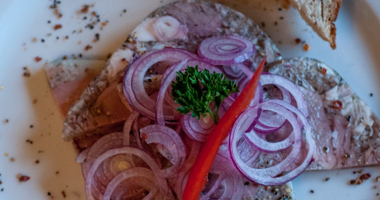 Czechs serve it as an appetizer in restaurants. The collagen delicacy is not only tasty, but also healthy