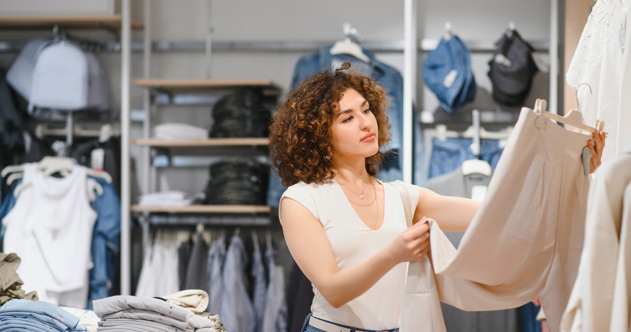 This spring, these pants will flood the streets. Buy while chain stores have a choice