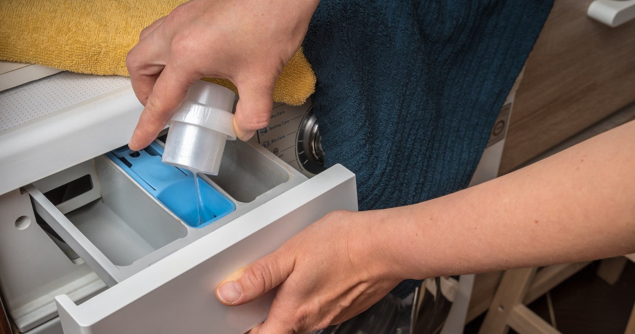 Is the laundry gray instead of white? It's not the powder's fault, but the flap in the washing machine