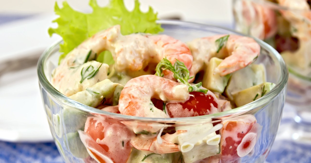 Salad with shrimps, avocado and yogurt and honey sauce. An idea for a healthy lunch or dinner