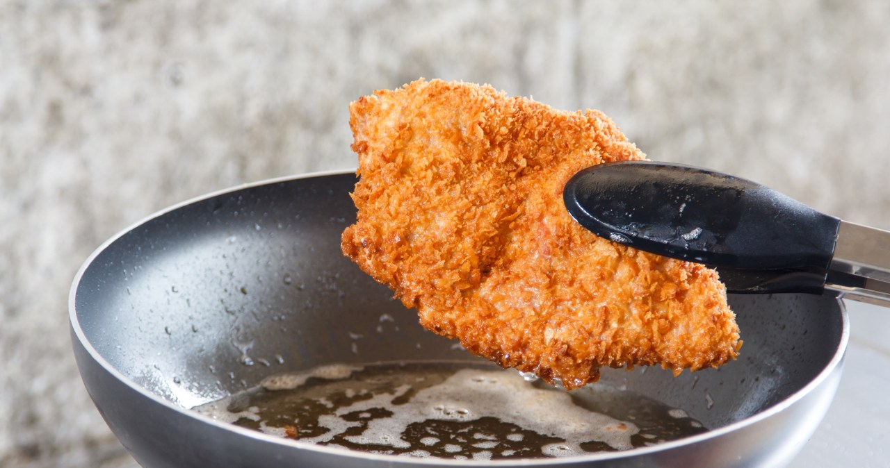 The breading keeps falling off the meat? Try this method and you will forget about the problem