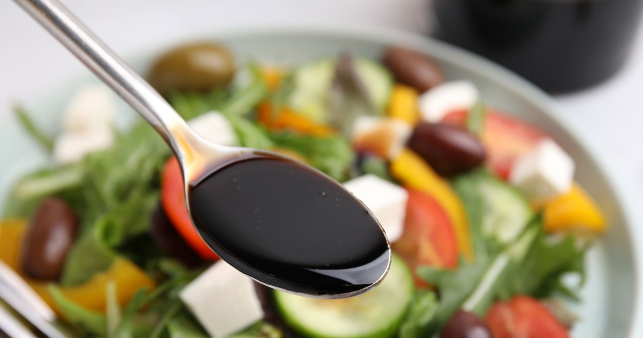 It regulates sugar levels, stimulates metabolism and supports the intestines. "Black gold" should be in every kitchen