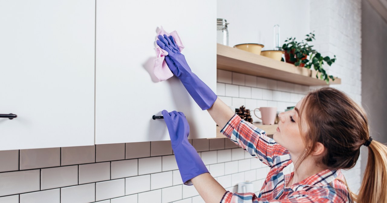 I have been cleaning kitchen cabinets with this for 10 years. The fat disappears in the blink of an eye