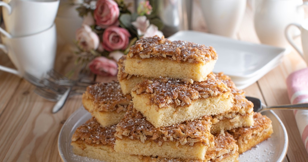 Dream Cake is one of the most popular sweets in Denmark. You will fall in love with its taste