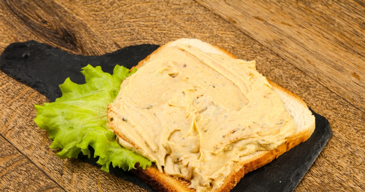 It keeps you full for long hours and has lots of protein. You can make this paste in just a few minutes