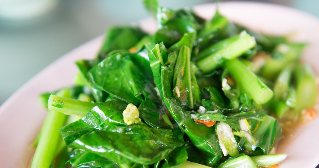 It has more calcium than milk. Eat regularly, you will strengthen your bones and take care of your hair and nails