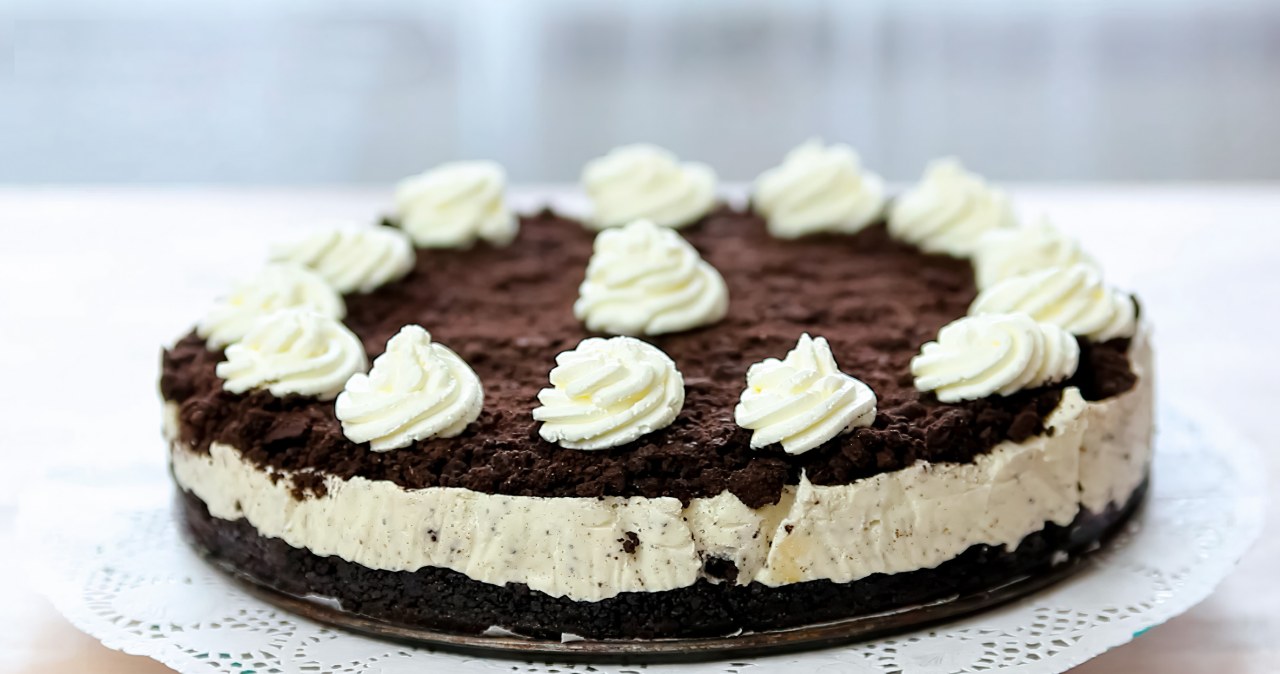 Quick no-bake Oreo cake. Make it for an afternoon tea with coffee