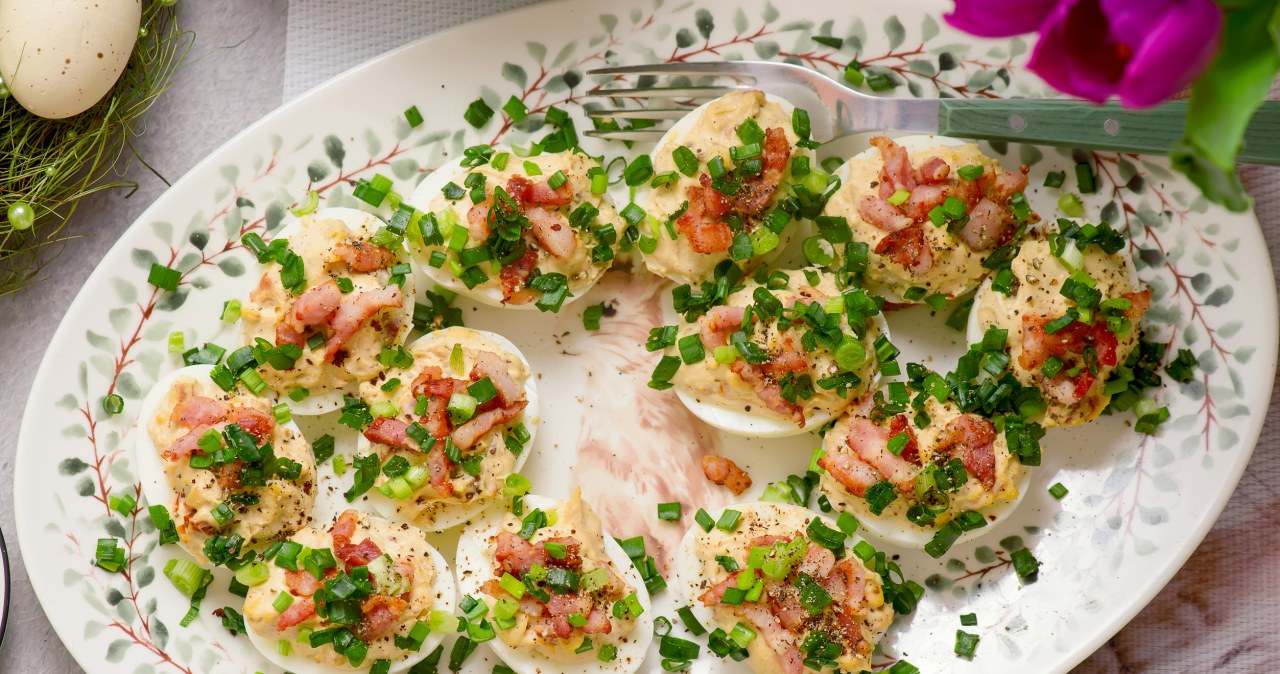 Stuffed eggs with bacon. Save a simple recipe for Easter and parties