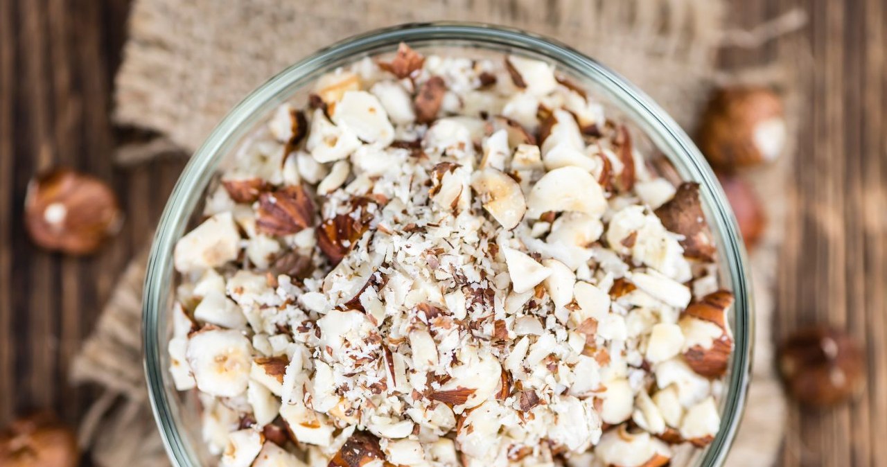 Crunch instead of chips and sweet snacks. They improve memory and digestion, and support the heart