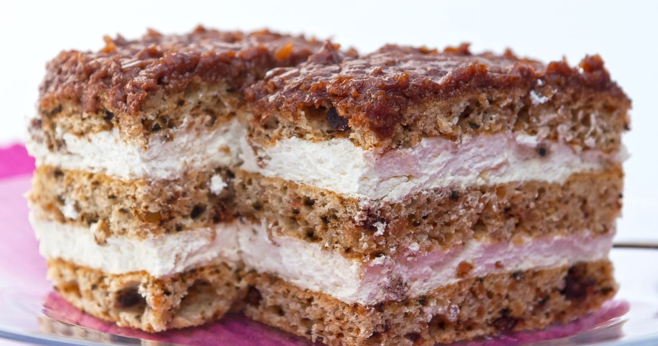 A cake for every occasion. Caramel and nut lovers will be delighted