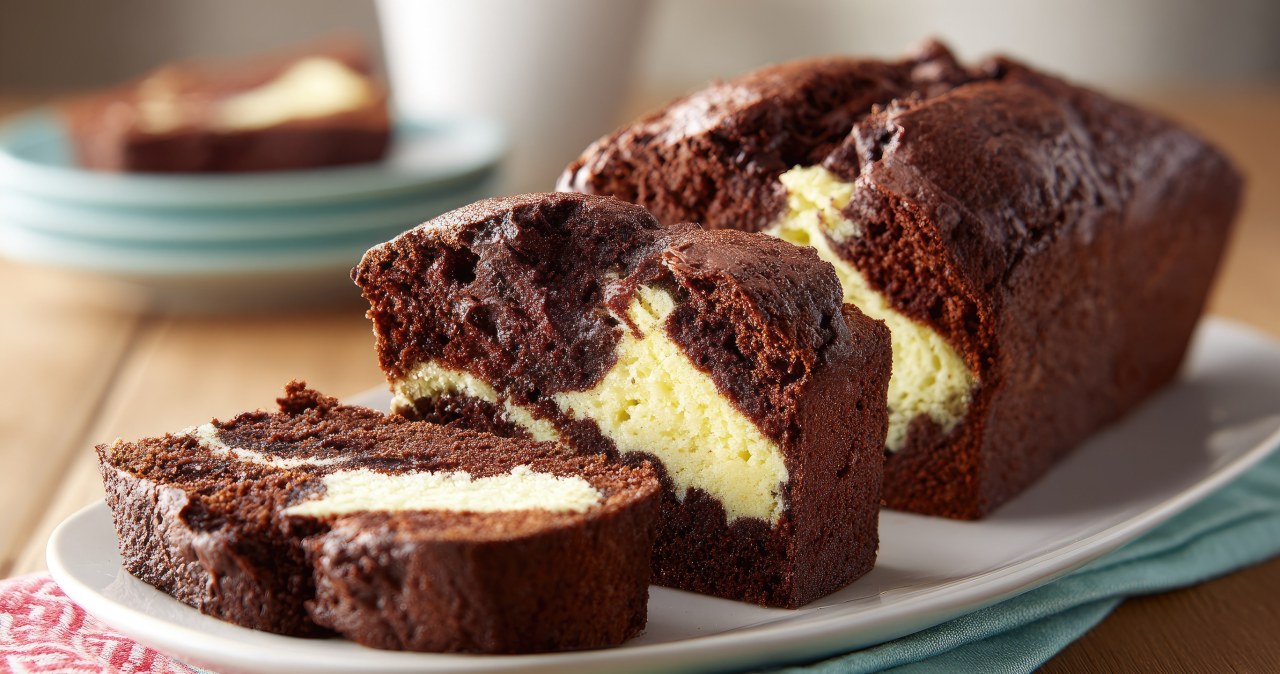 It remains fluffy and moist for a long time. Every sweets lover will like Chocolate Marblek