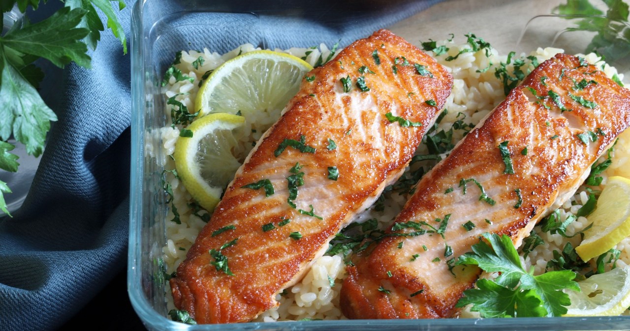 This is one of the most delicious dishes with salmon as the main ingredient. You will make them in an ovenproof dish