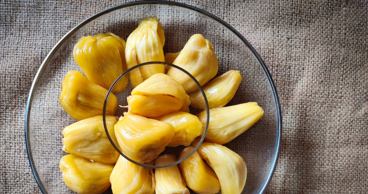 It looks like a fruit, but its texture resembles meat. It has a stunning taste and can be eaten raw or cooked