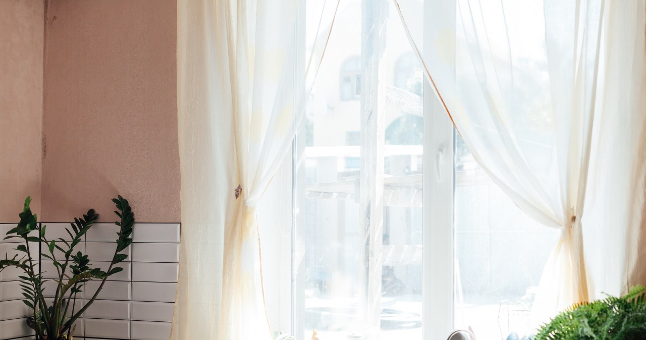 These curtains are an interior hit. Designers recommend them for the kitchen