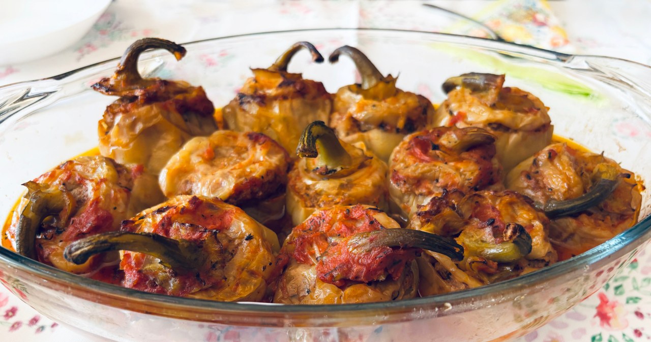 Perfectly soft oven-baked peppers, the secret is the aromatic stuffing. Dinner like at mom's