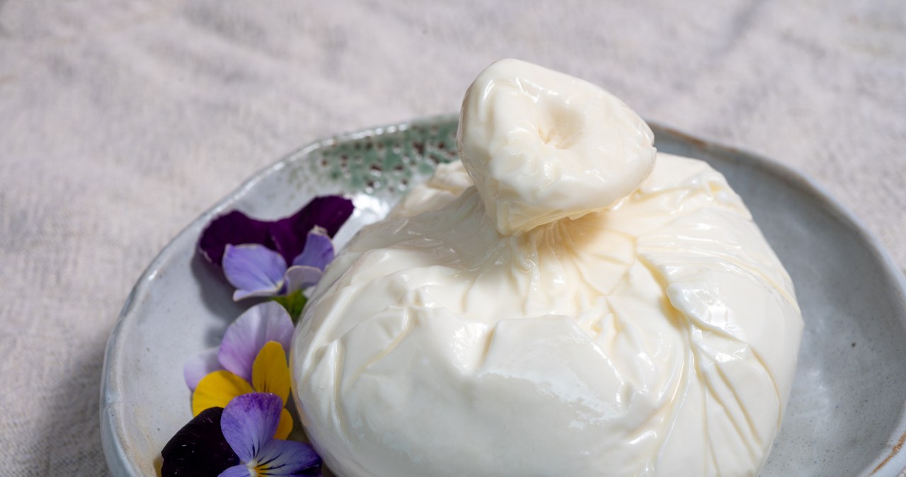 A cheese bag with a creamy surprise inside, better than mozzarella. In Biedronka and Lidl, it disappears from the shelves the fastest