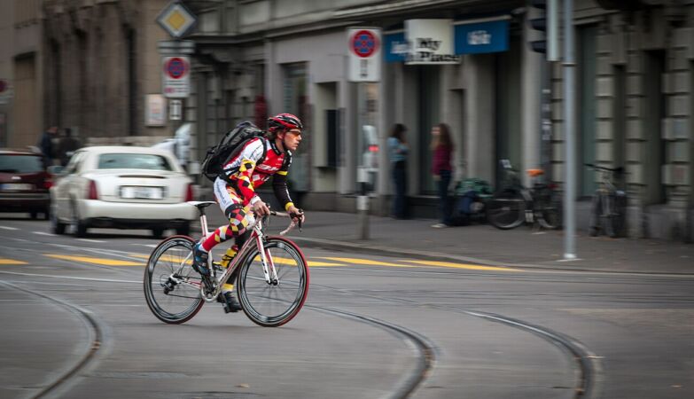 Drivers don't understand cyclists (it's the law's fault)