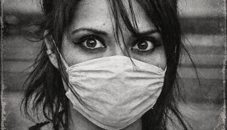 Even the barbers went on strike. Resistance to wearing a mask, 90 years before Covid-19