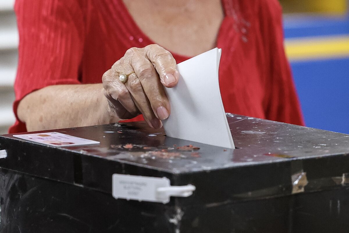 Elections: despite the bad weather, turnout in the morning surpassed the first round; Seguro and Ventura have already voted