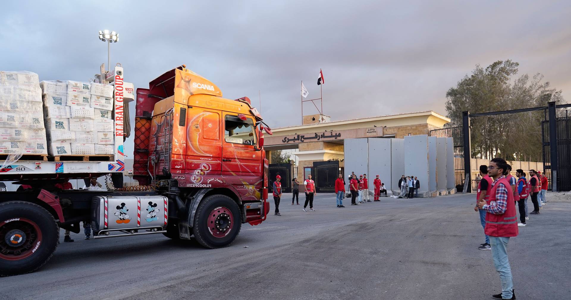 Israel reopens Rafah border but with many limitations