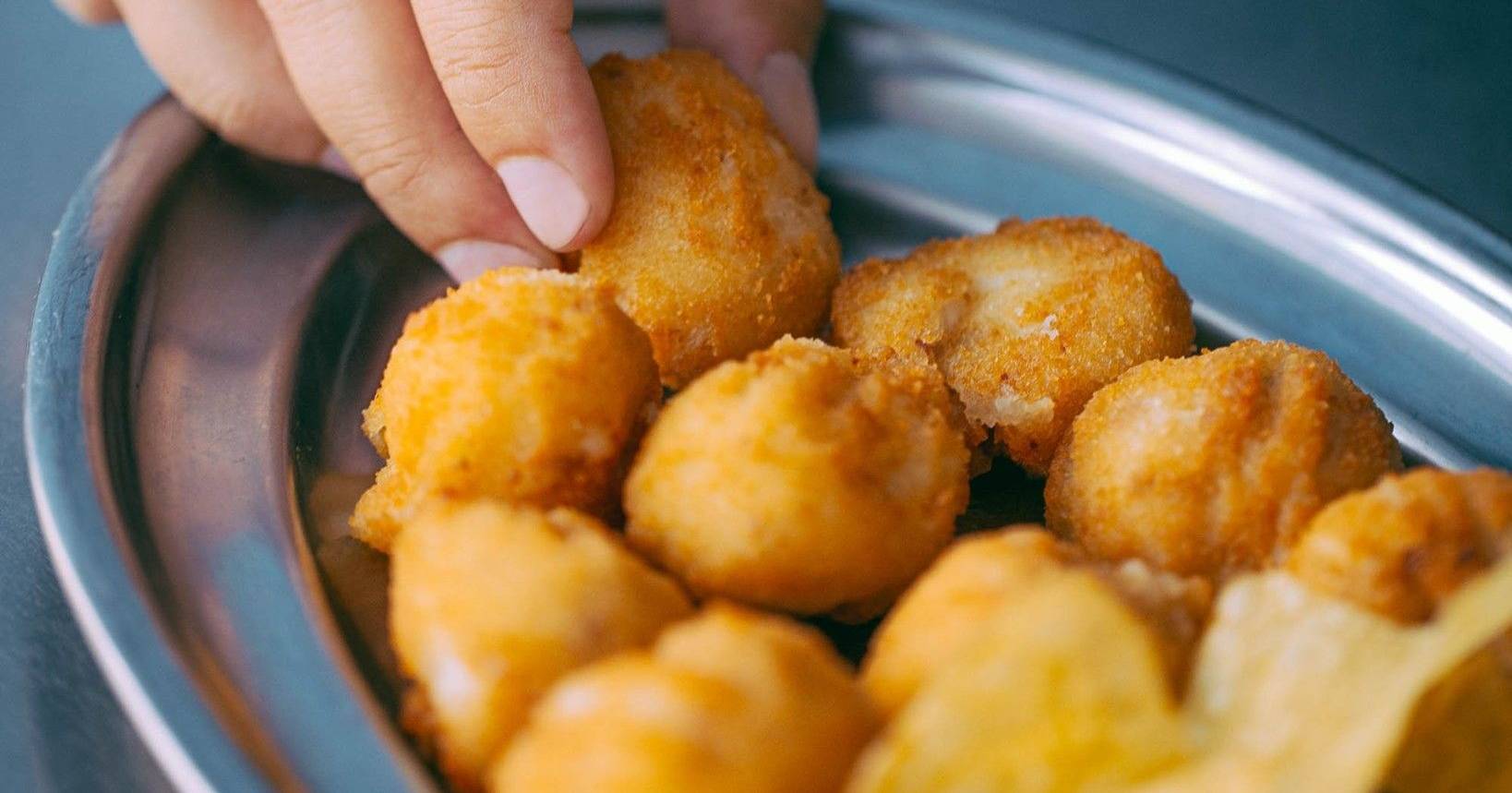 The famous Andalusian tapas arrive in Lisbon accompanied by buckets of beer