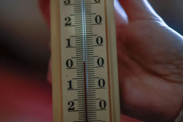 "We have to overcome the next few days, which will be very difficult": Ukrainians face intense cold without electricity