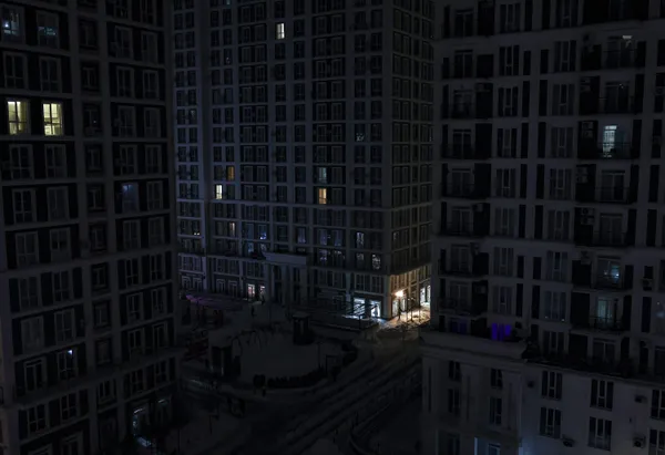 "We have to overcome the next few days, which will be very difficult": Ukrainians face intense cold without electricity