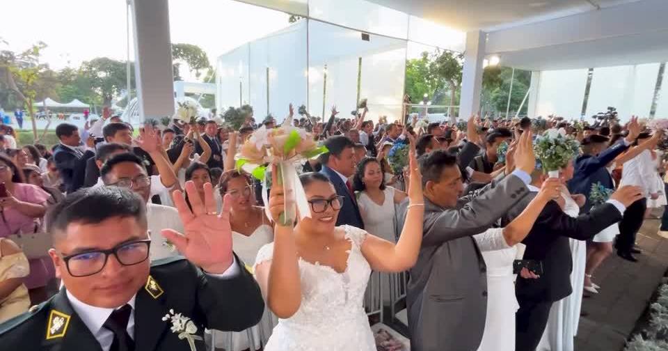 More than 100 couples exchanged rings on the eve of Valentine's Day