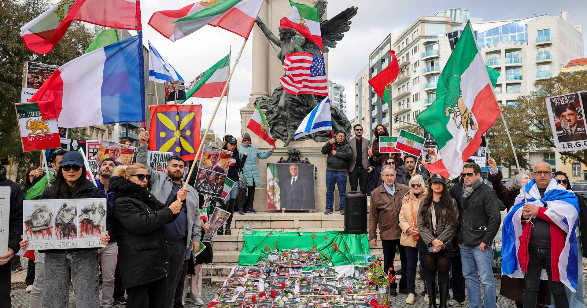 Around a hundred people demonstrate in Lisbon against repression by the Iranian regime