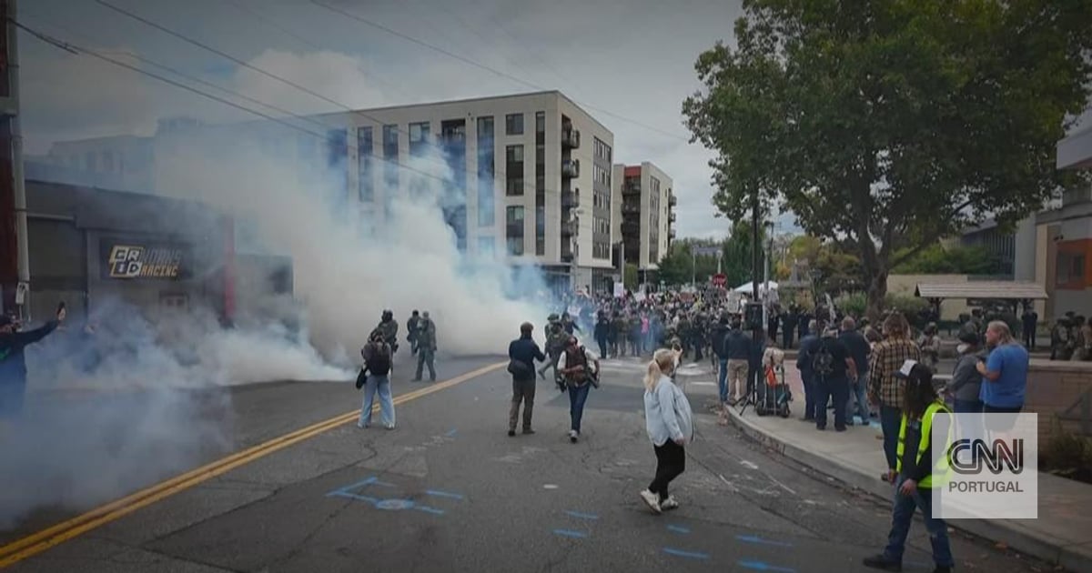 "Even if they wanted to run away, they couldn't. It was their home." Oregonians sue federal agents for abusive use of tear gas