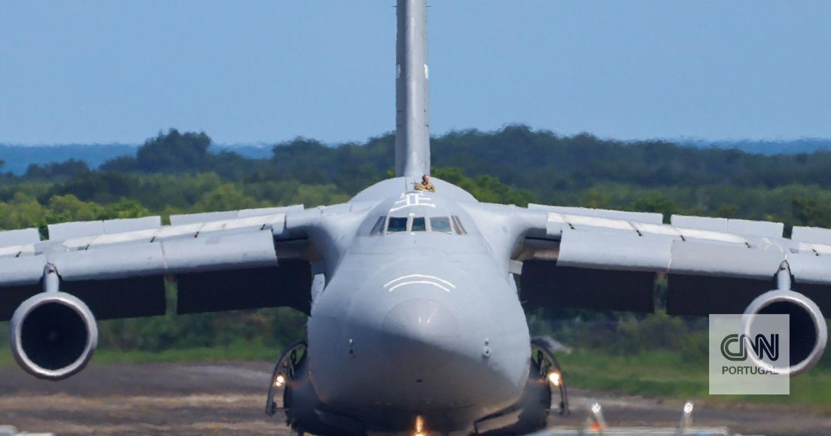 The largest transport plane in the US Air Force lands in Lajes. Since 2003, there have not been so many US military personnel in Europe