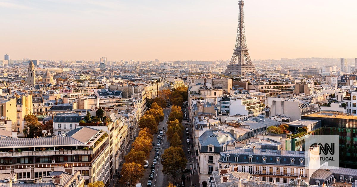 French police investigate bomb threats that led to the evacuation of several buildings in Paris