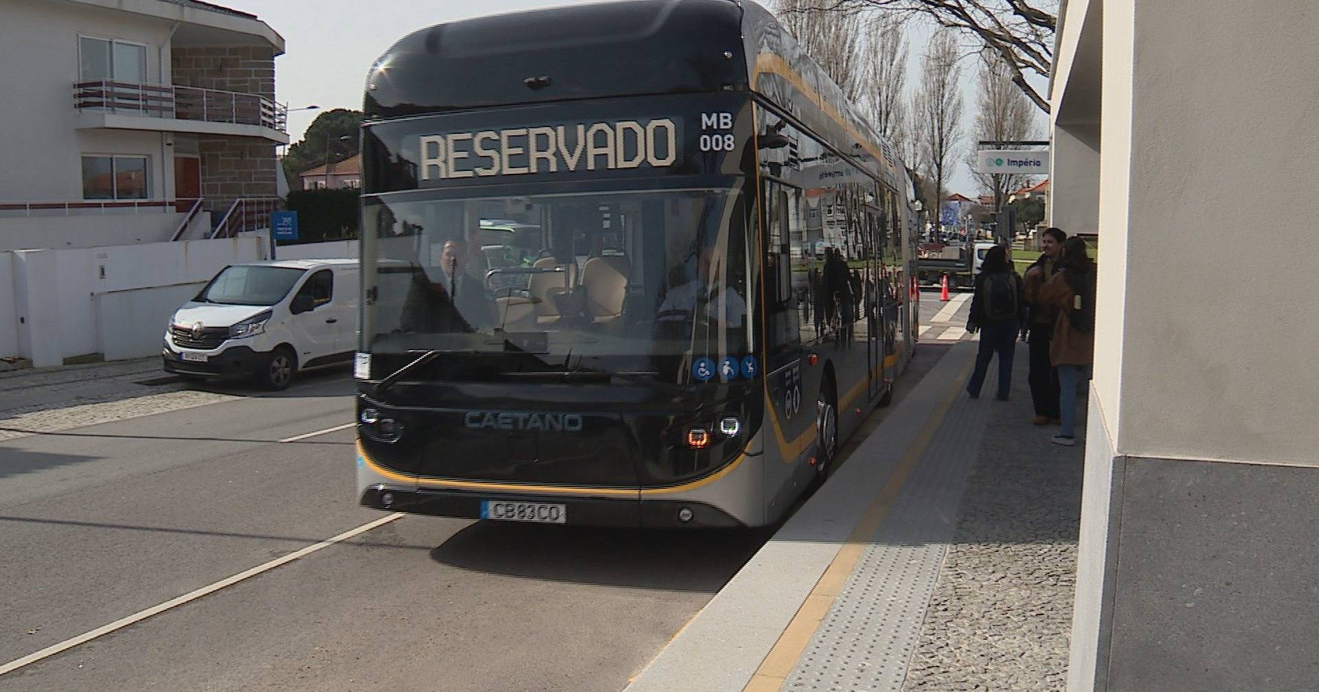 Porto Metrobus makes maiden journey after years of waiting