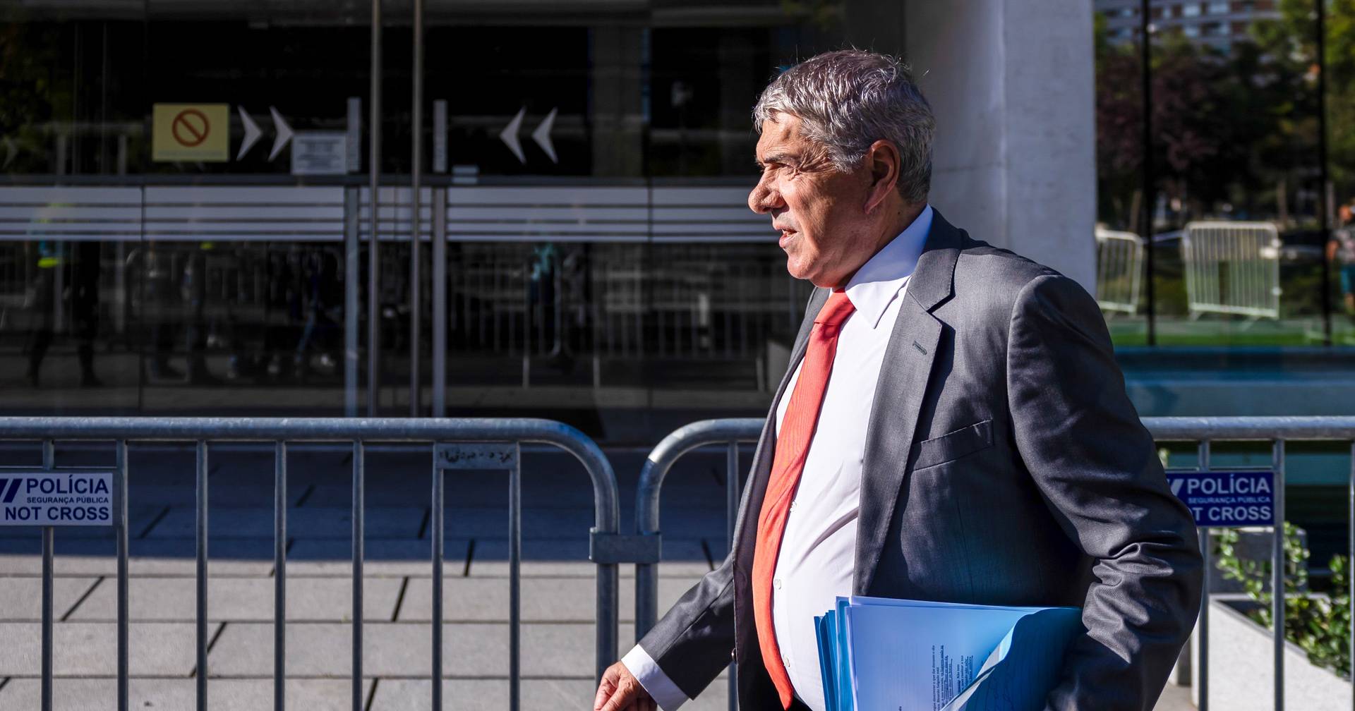 10 minutes: Sócrates is without a lawyer (again)