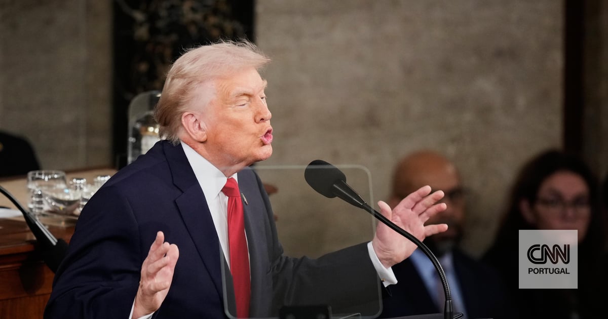 Trump turns State of the Union into a spectacle with medals, heroes and surprises