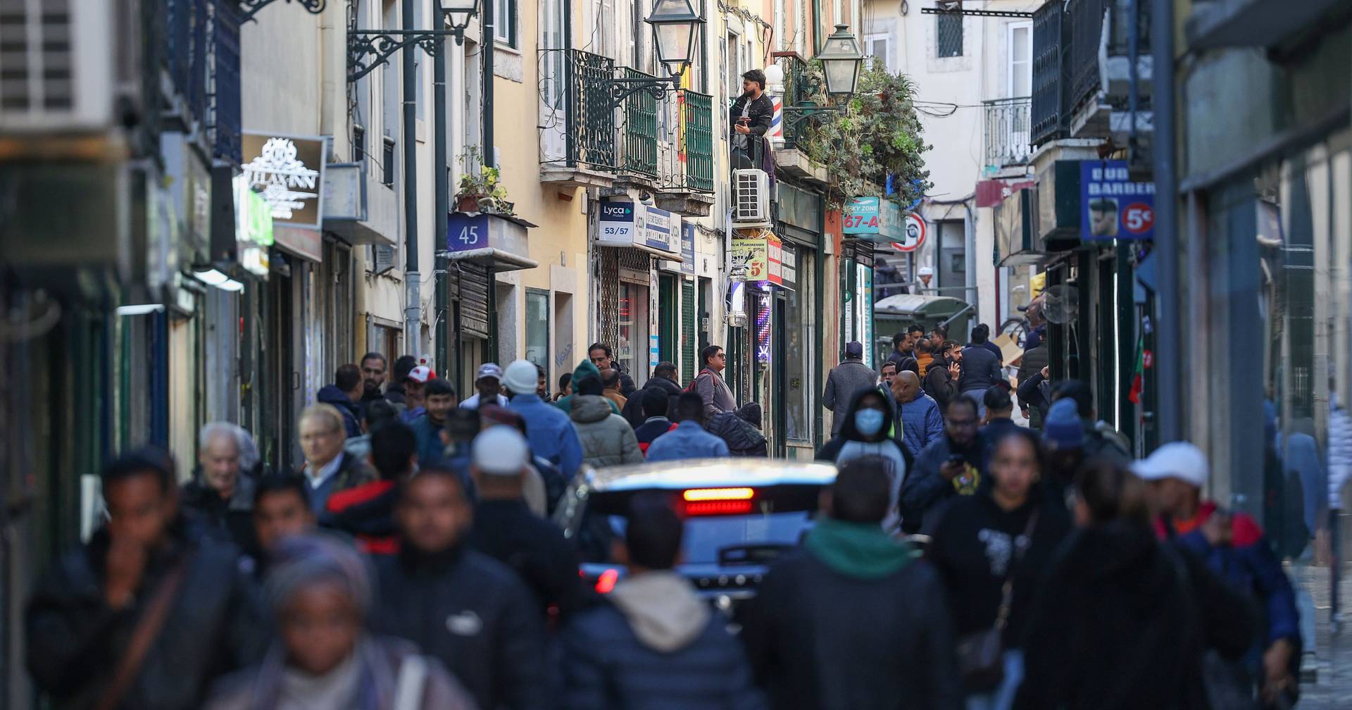 Three injured after gunshots on Rua do Benformoso, reinforced policing in the area