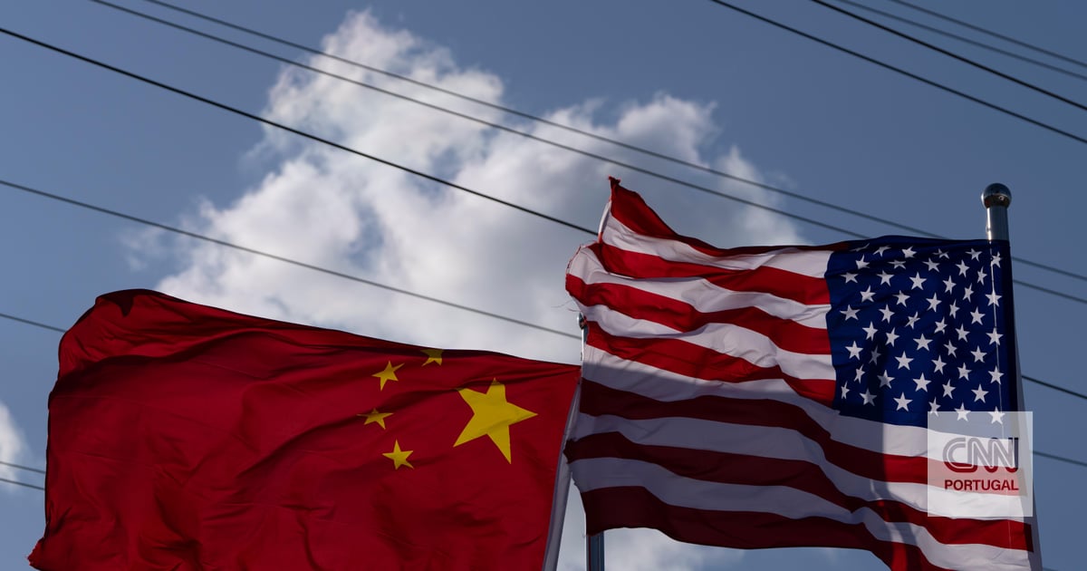 American fighter pilot detained in the US for alleged Chinese Air Force training