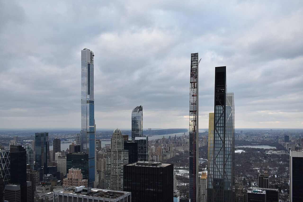 Luxury skyscrapers in NY: they look empty, but there are fortunes inside
