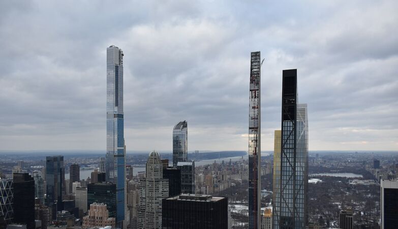 Luxury skyscrapers in NY: they look empty, but there are fortunes inside