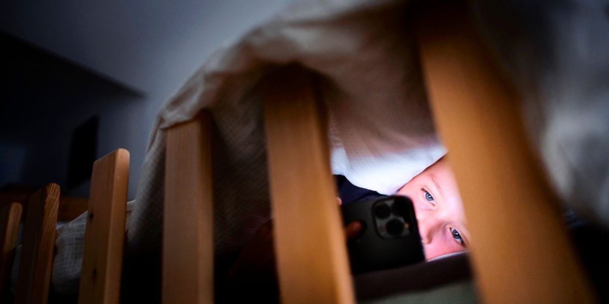 Four hours of screen time increases children's risk of depression by 61 percent