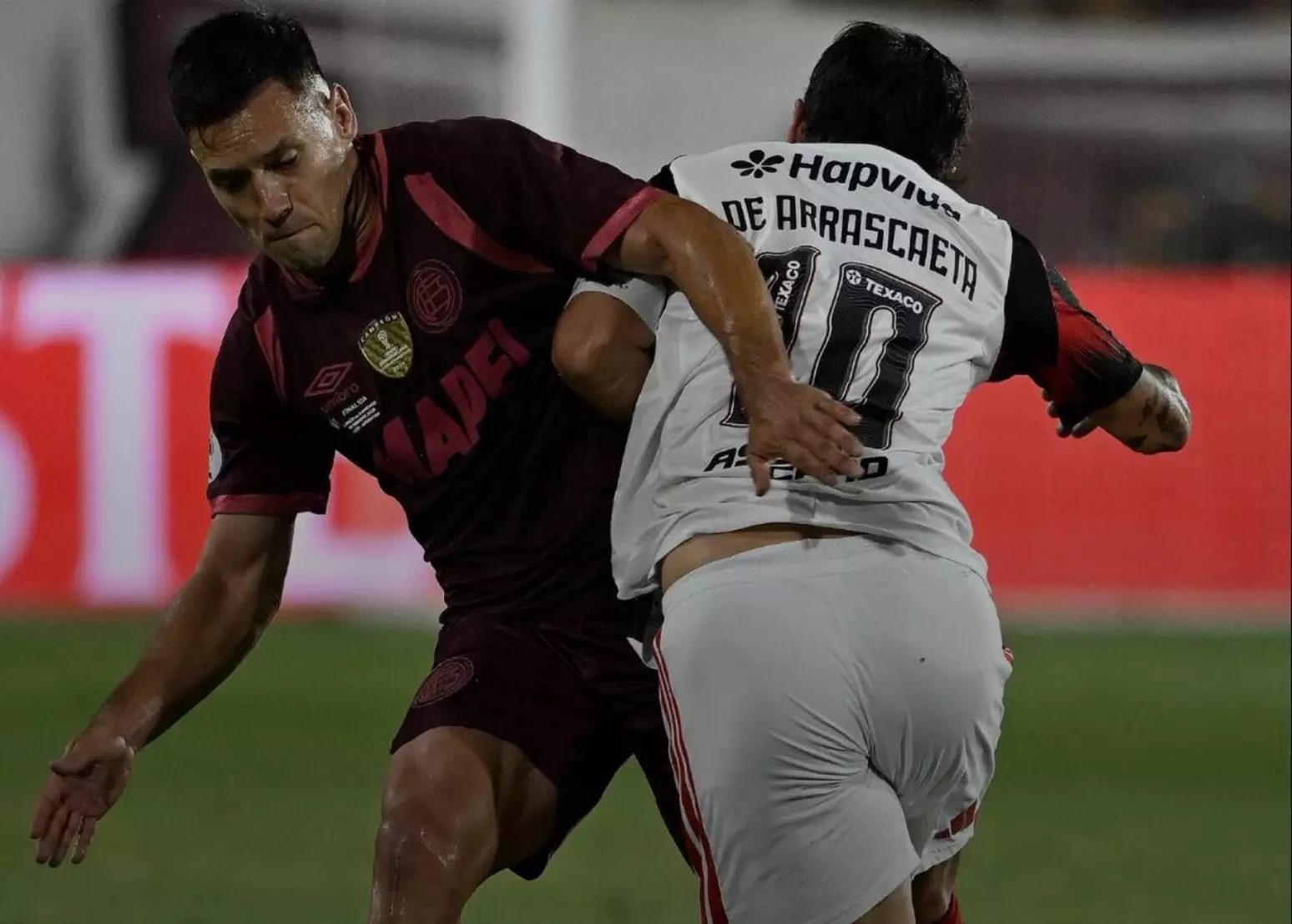 Rubro-Negro was beaten 1-0 by Lanús in the first game of the Recopa. Flamengo will have to win by two goals in the return game.