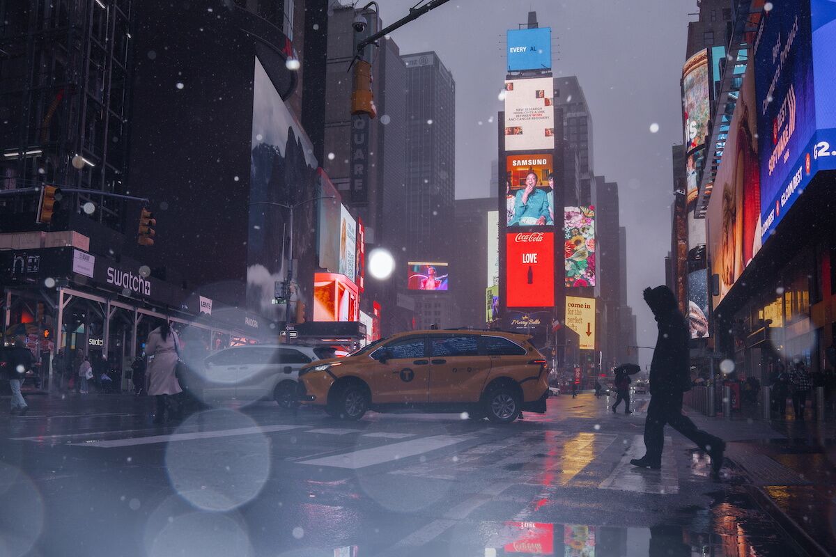 Traffic prohibited in New York due to historic storm
