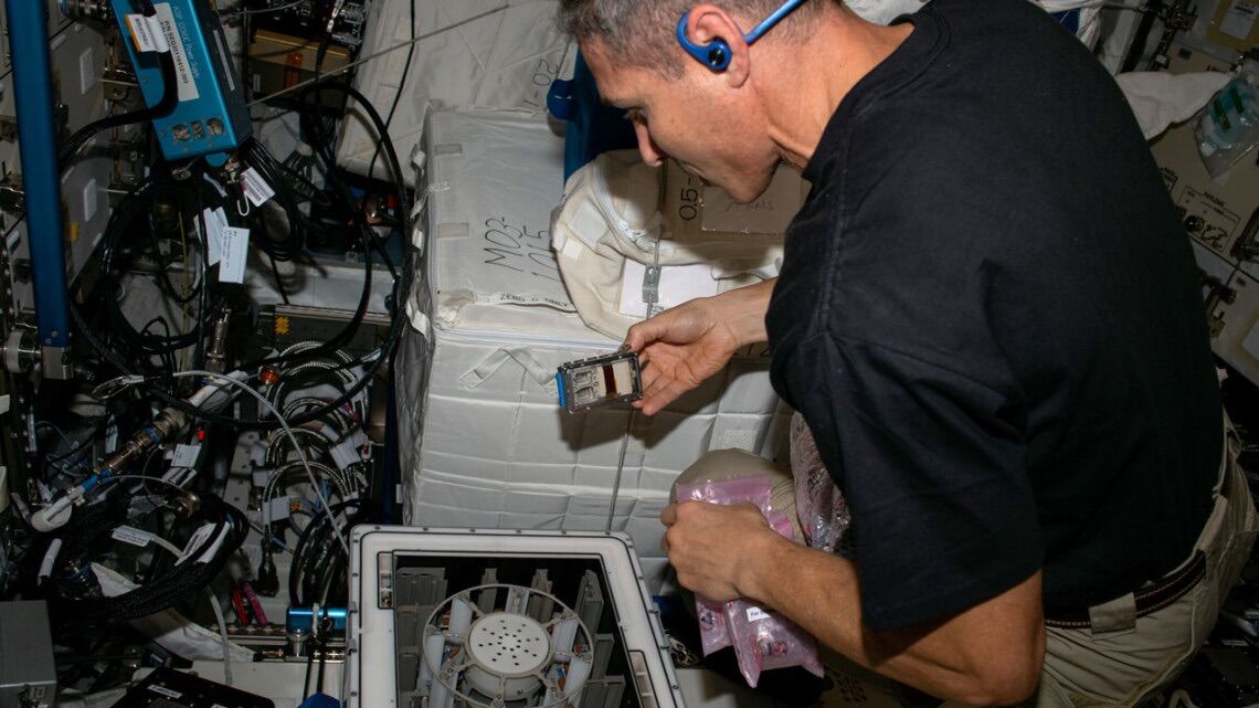 Astronaut used microbes to mine meteorites on the International Space Station