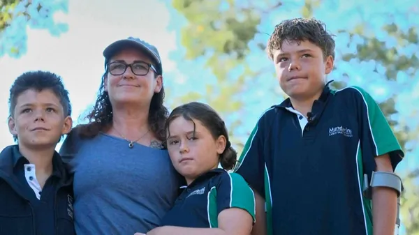 "Superhuman": Austin Applebee, 14, swam four kilometers and ran two more to save his family adrift at sea