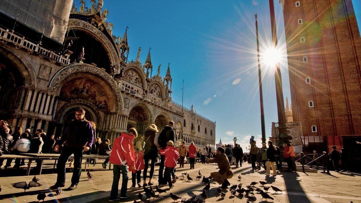 Fines of up to 900 euros for wearing heels on the Acropolis and 400 euros for dragging suitcases with wheels in Rome: the tourist sanctions that almost no one knows about in Europe