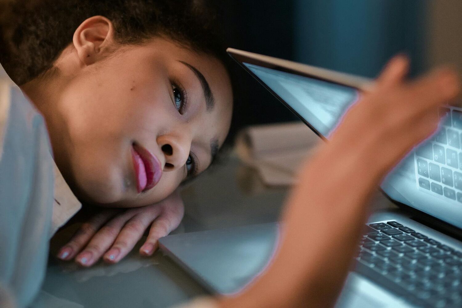 O burnout emocional no dating digital